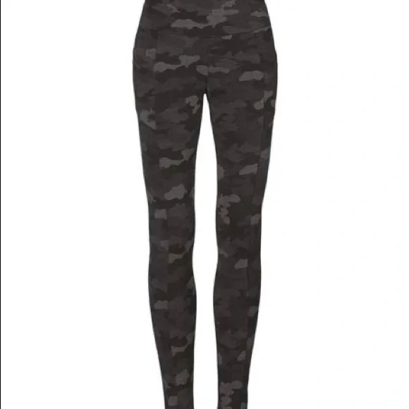 Cabi ATC Gray Camo Side-Seam Pocket Leggings - active wear - Picture 2 of 5